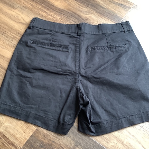 Old Navy Everyday Shorts - Picture 2 of 3